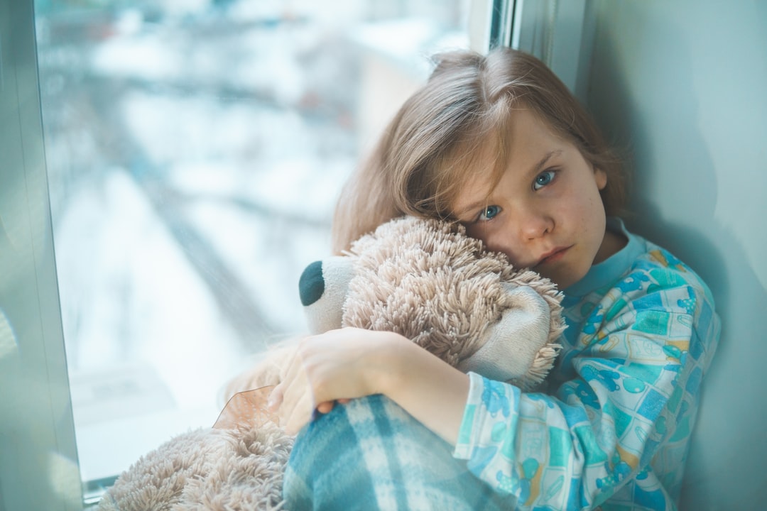 Jak radzić sobie z samotnością i bezsennością u dzieci – rola neurologa w diagnozie i leczeniu?