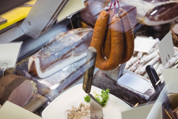 Dlaczego naturalne materiały są najlepszym wyborem do produkcji wędlin i kiełbas?