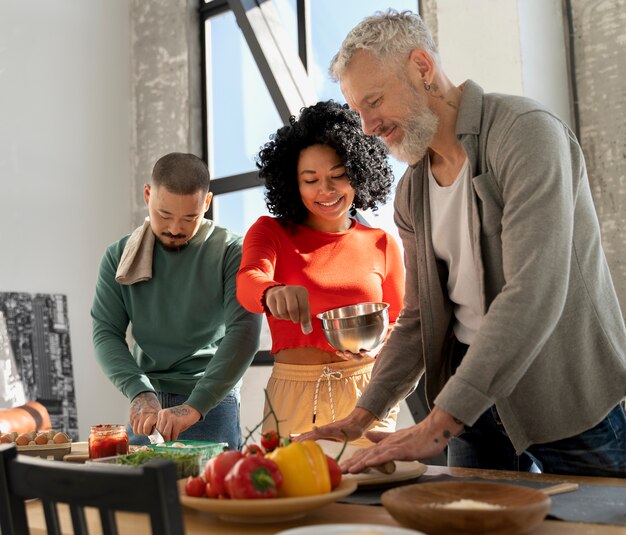 Jak gotowanie może stać się sposobem na budowanie relacji z bliskimi?