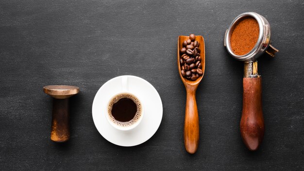 Sekrety idealnego espresso: Jak wybrać odpowiednie ziarna i akcesoria do parzenia